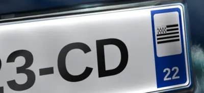 Plaque avant avec le logo breton et le département 22